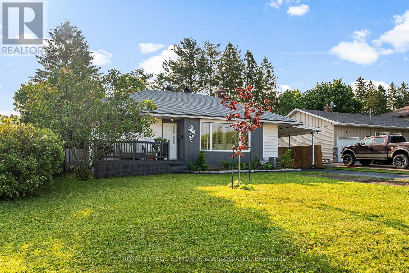 












391 FRASER STREET S

,
Pembroke,




Ontario
K8A1Y5

