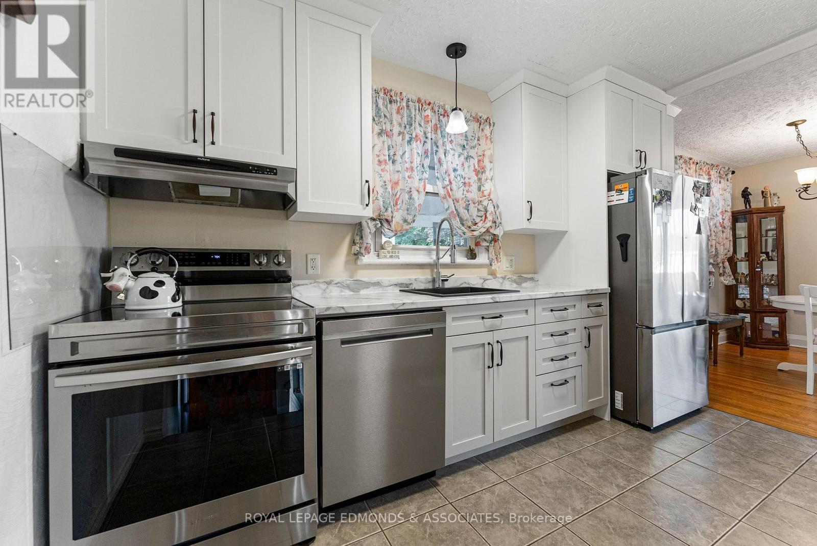 












391 FRASER STREET S

,
Pembroke,




Ontario
K8A1Y5


