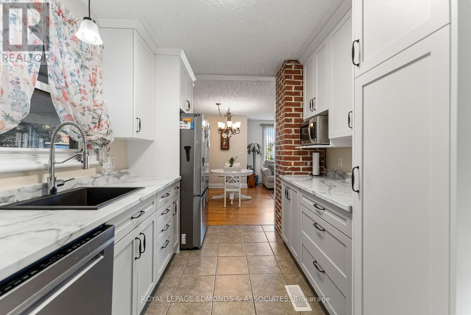 












391 FRASER STREET S

,
Pembroke,




Ontario
K8A1Y5

