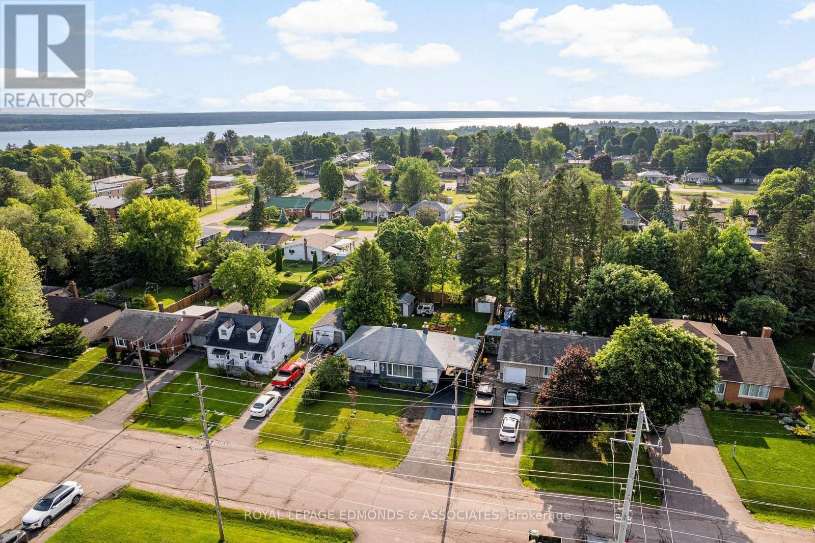 












391 FRASER STREET S

,
Pembroke,




Ontario
K8A1Y5

