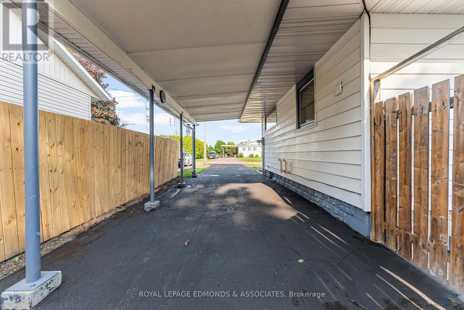 












391 FRASER STREET S

,
Pembroke,




Ontario
K8A1Y5

