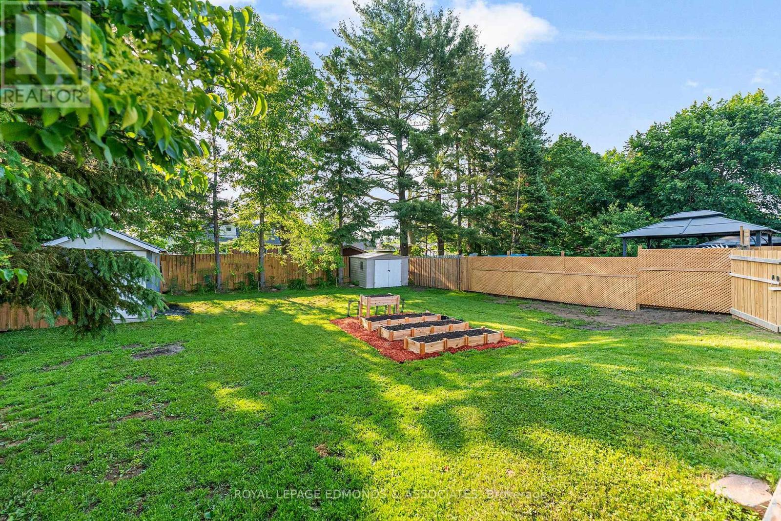 












391 FRASER STREET S

,
Pembroke,




Ontario
K8A1Y5

