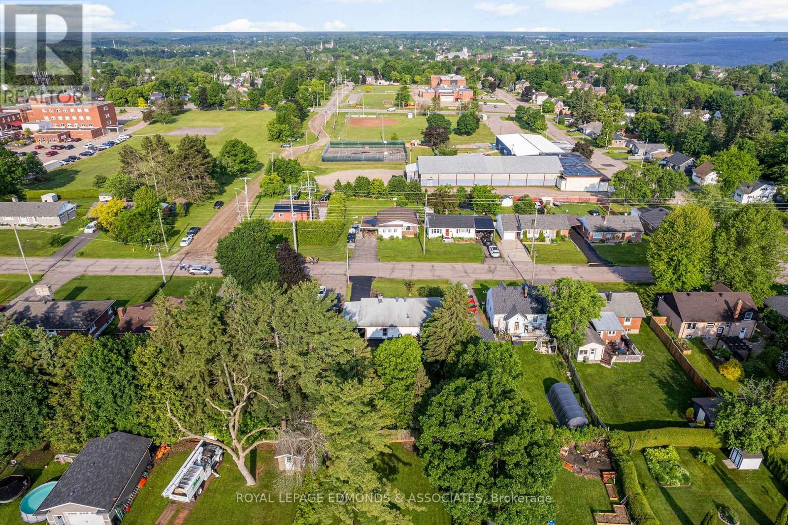 












391 FRASER STREET S

,
Pembroke,




Ontario
K8A1Y5

