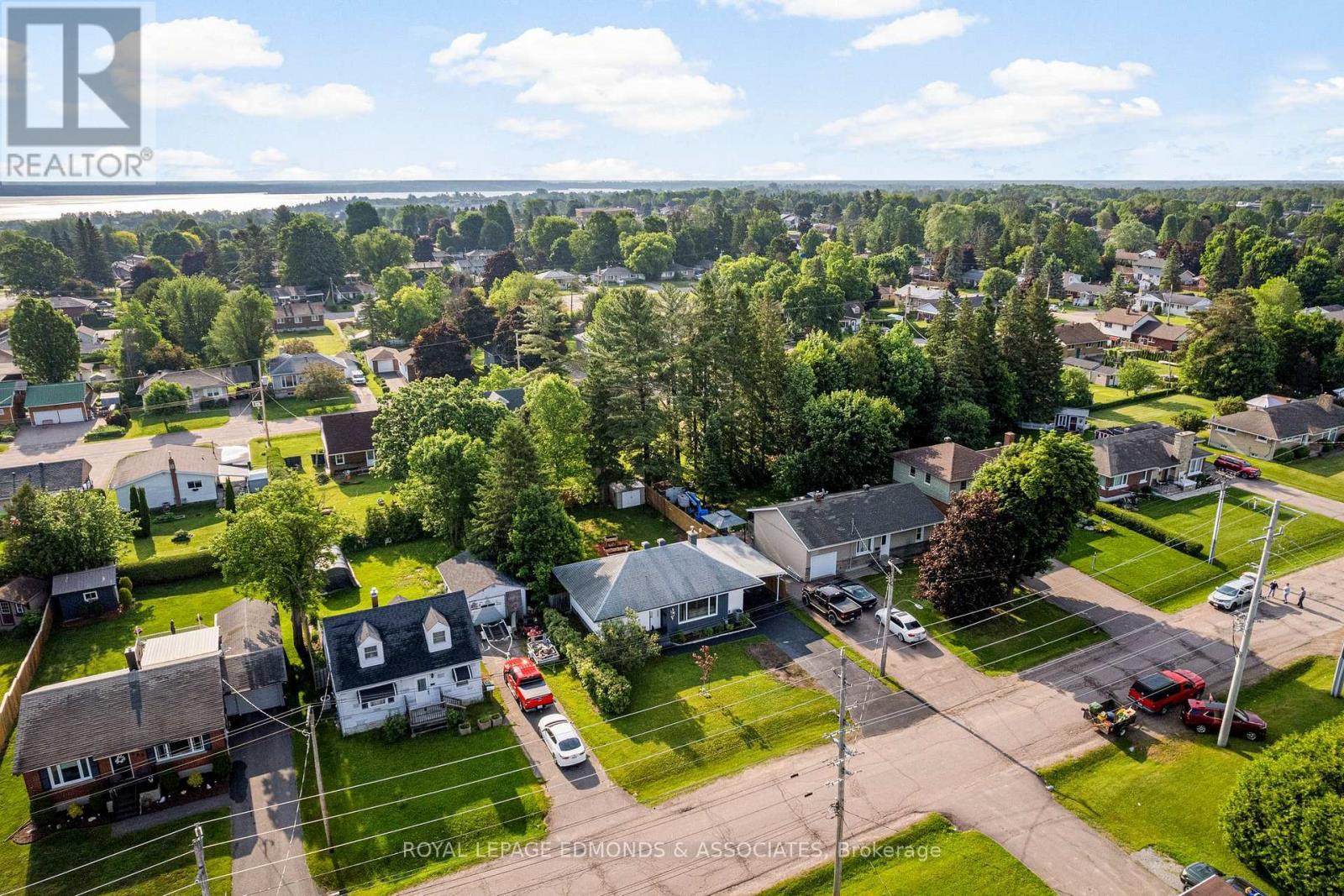 












391 FRASER STREET S

,
Pembroke,




Ontario
K8A1Y5

