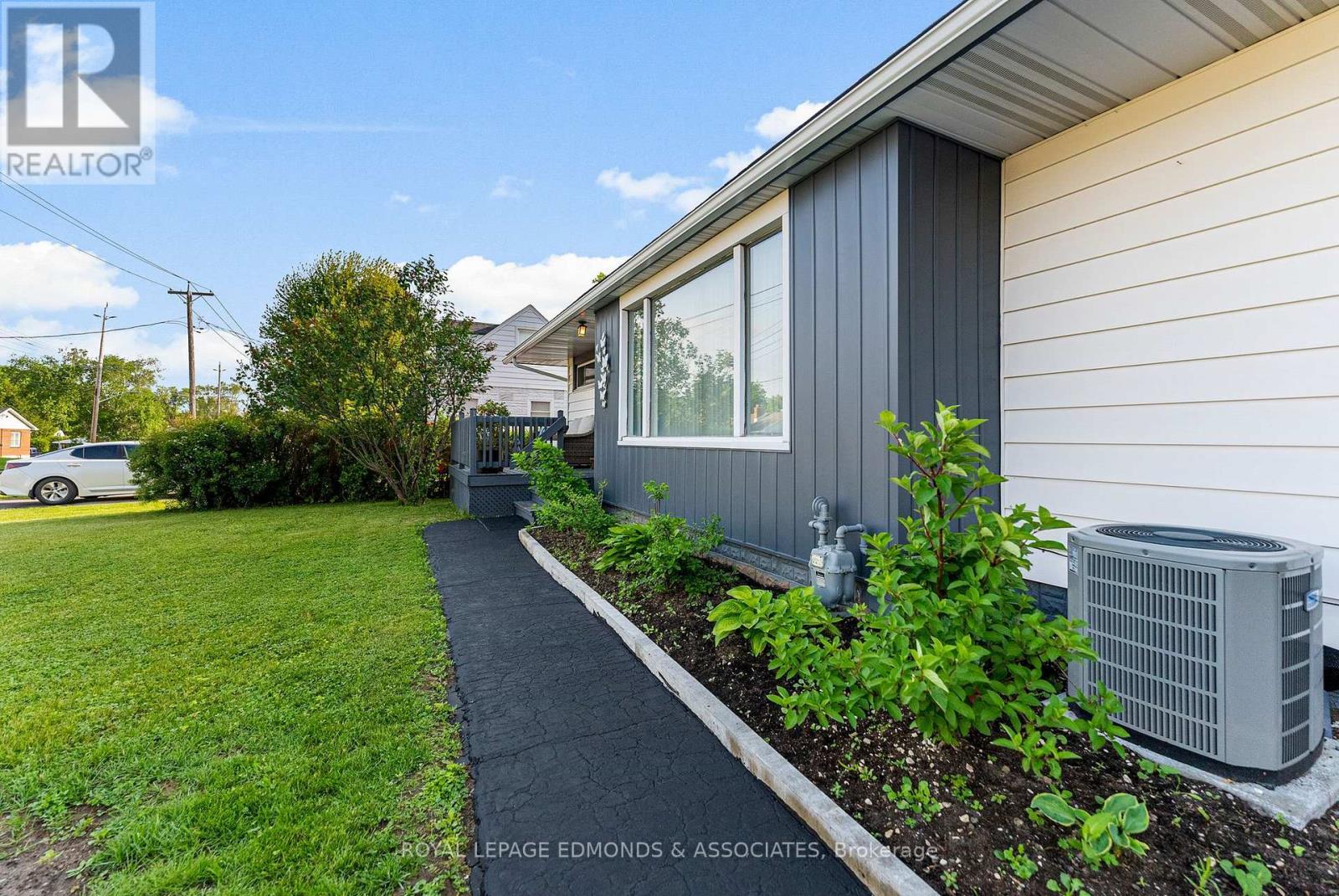 












391 FRASER STREET S

,
Pembroke,




Ontario
K8A1Y5

