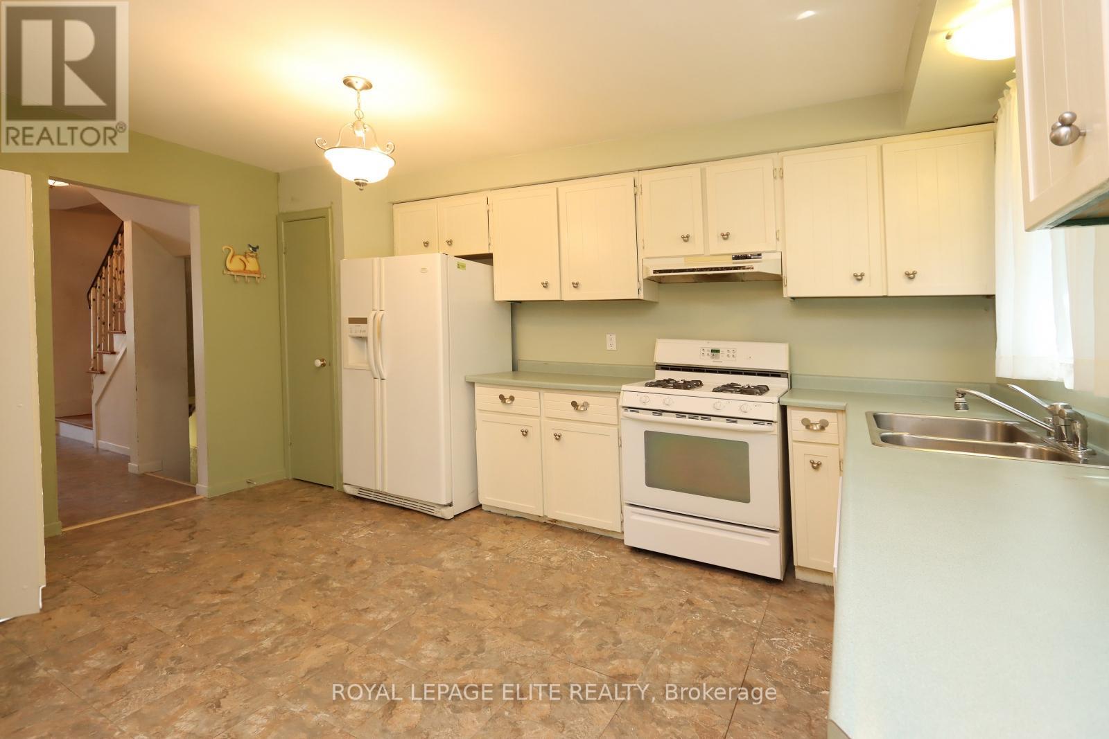 












873 HOLLYHILL COURT

,
Mississauga,




Ontario
L4Y2E2

