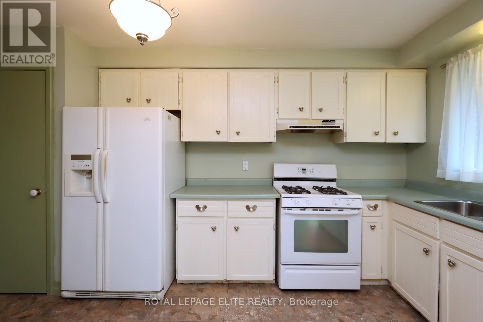 












873 HOLLYHILL COURT

,
Mississauga,




Ontario
L4Y2E2

