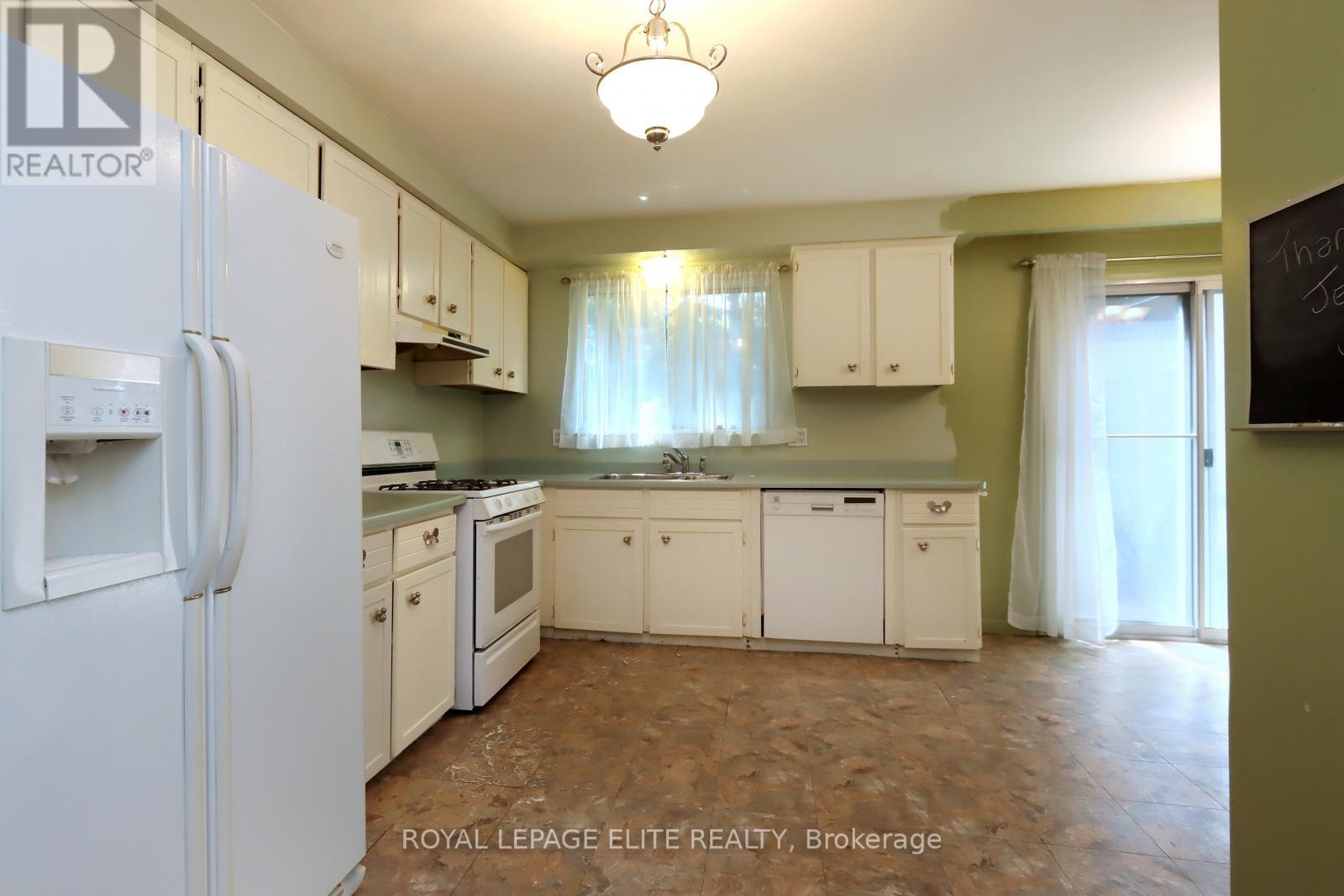 












873 HOLLYHILL COURT

,
Mississauga,




Ontario
L4Y2E2

