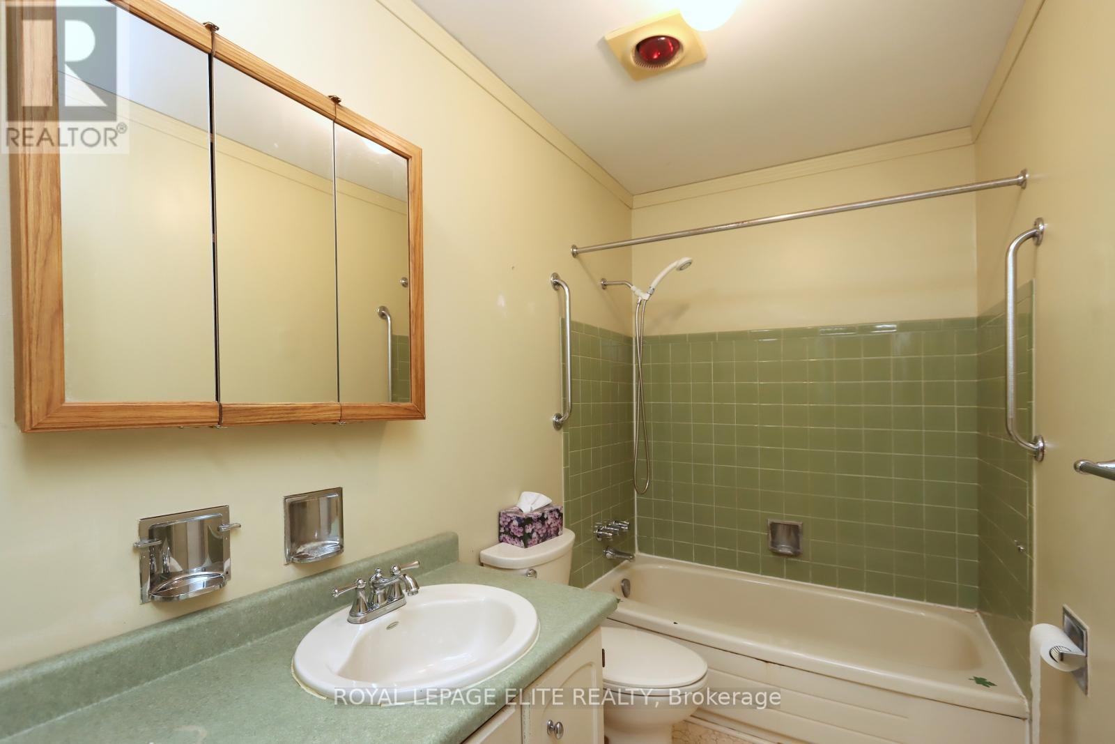 












873 HOLLYHILL COURT

,
Mississauga,




Ontario
L4Y2E2

