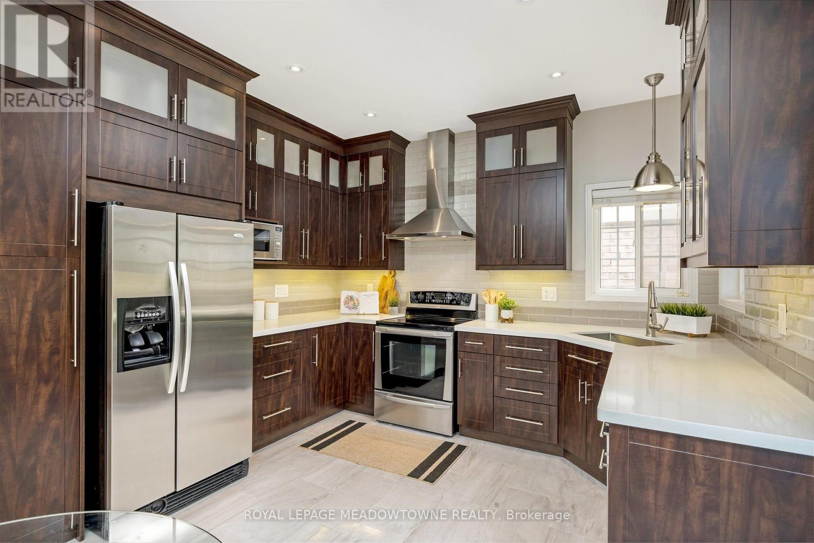 












996 VICKERMAN WAY

,
Milton,




Ontario
L9T0J6

