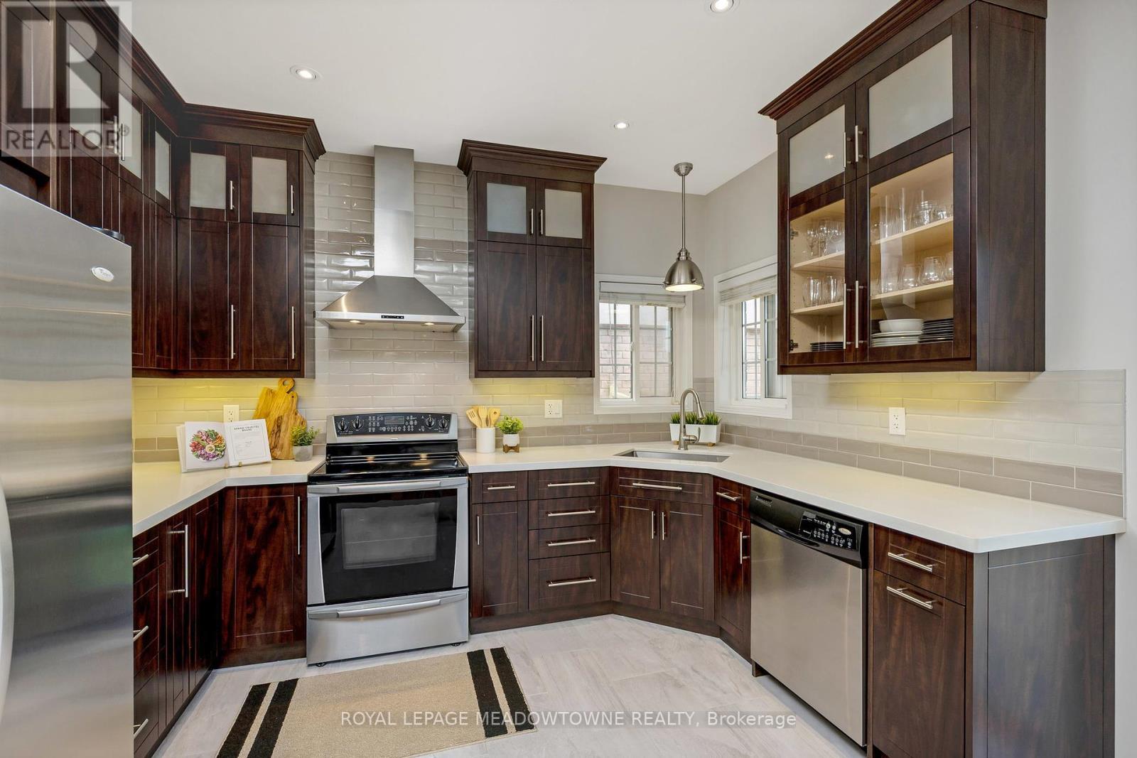 












996 VICKERMAN WAY

,
Milton,




Ontario
L9T0J6


