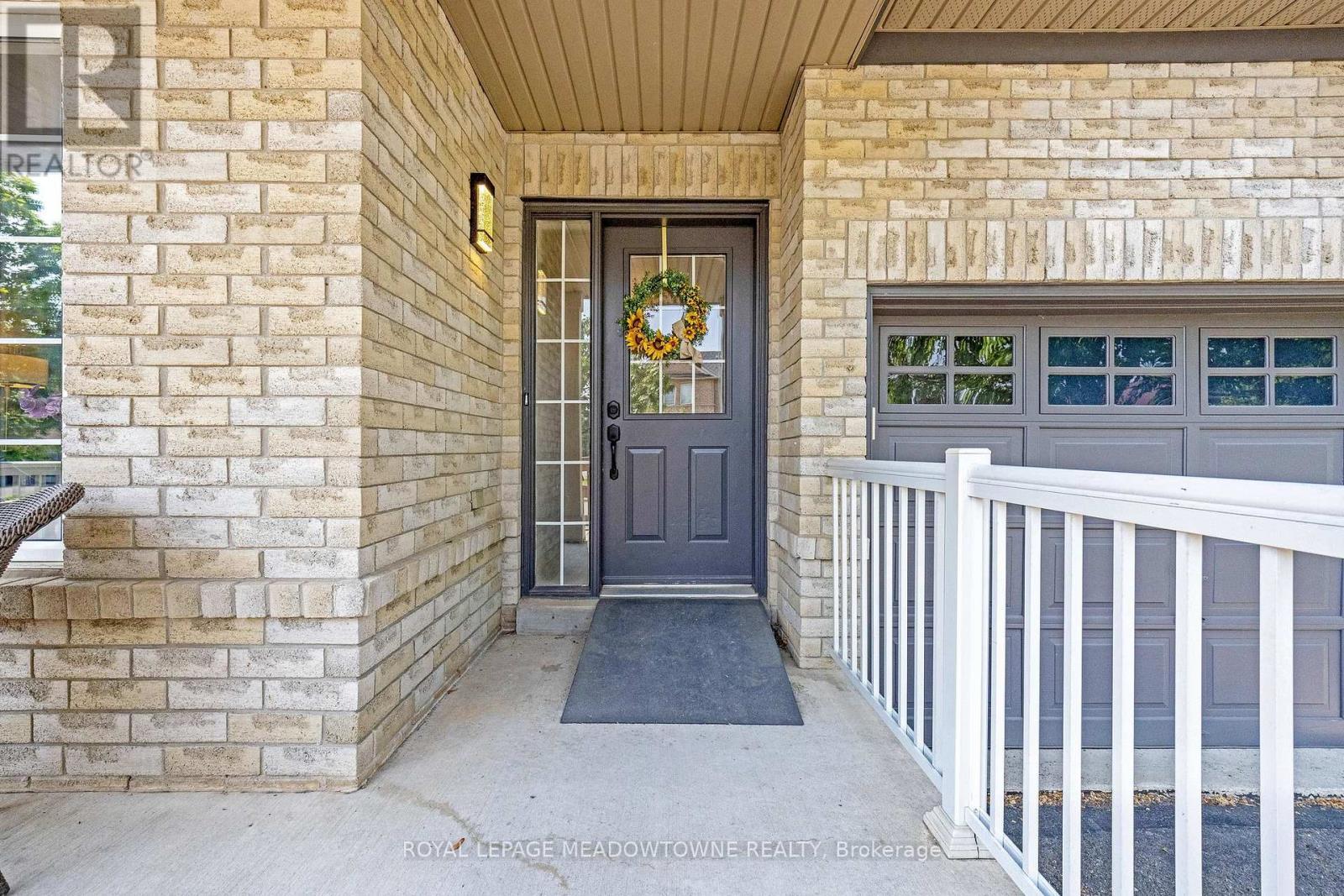 












996 VICKERMAN WAY

,
Milton,




Ontario
L9T0J6

