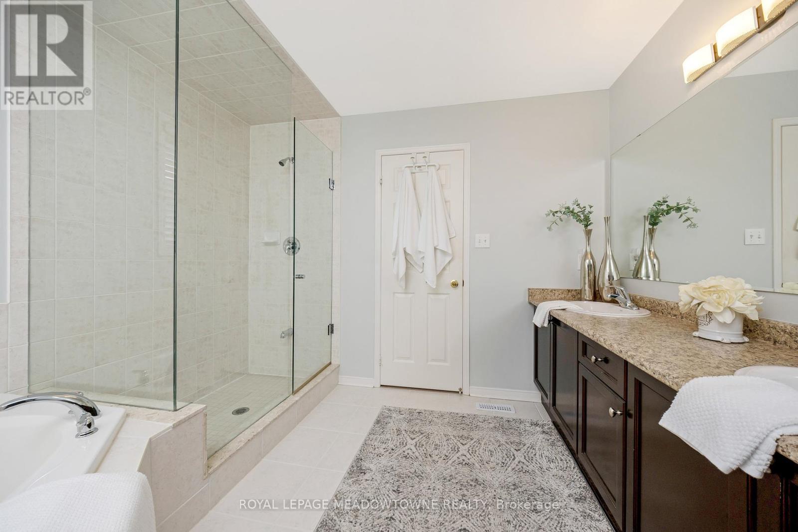 












996 VICKERMAN WAY

,
Milton,




Ontario
L9T0J6

