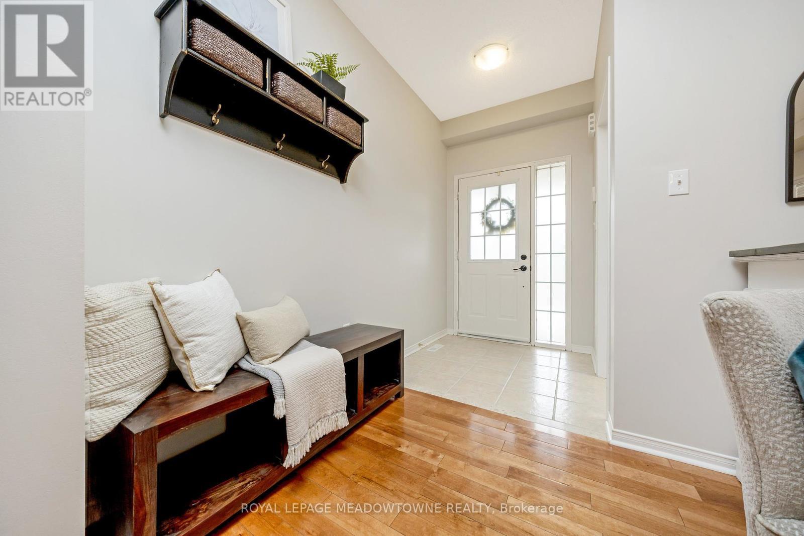 












996 VICKERMAN WAY

,
Milton,




Ontario
L9T0J6

