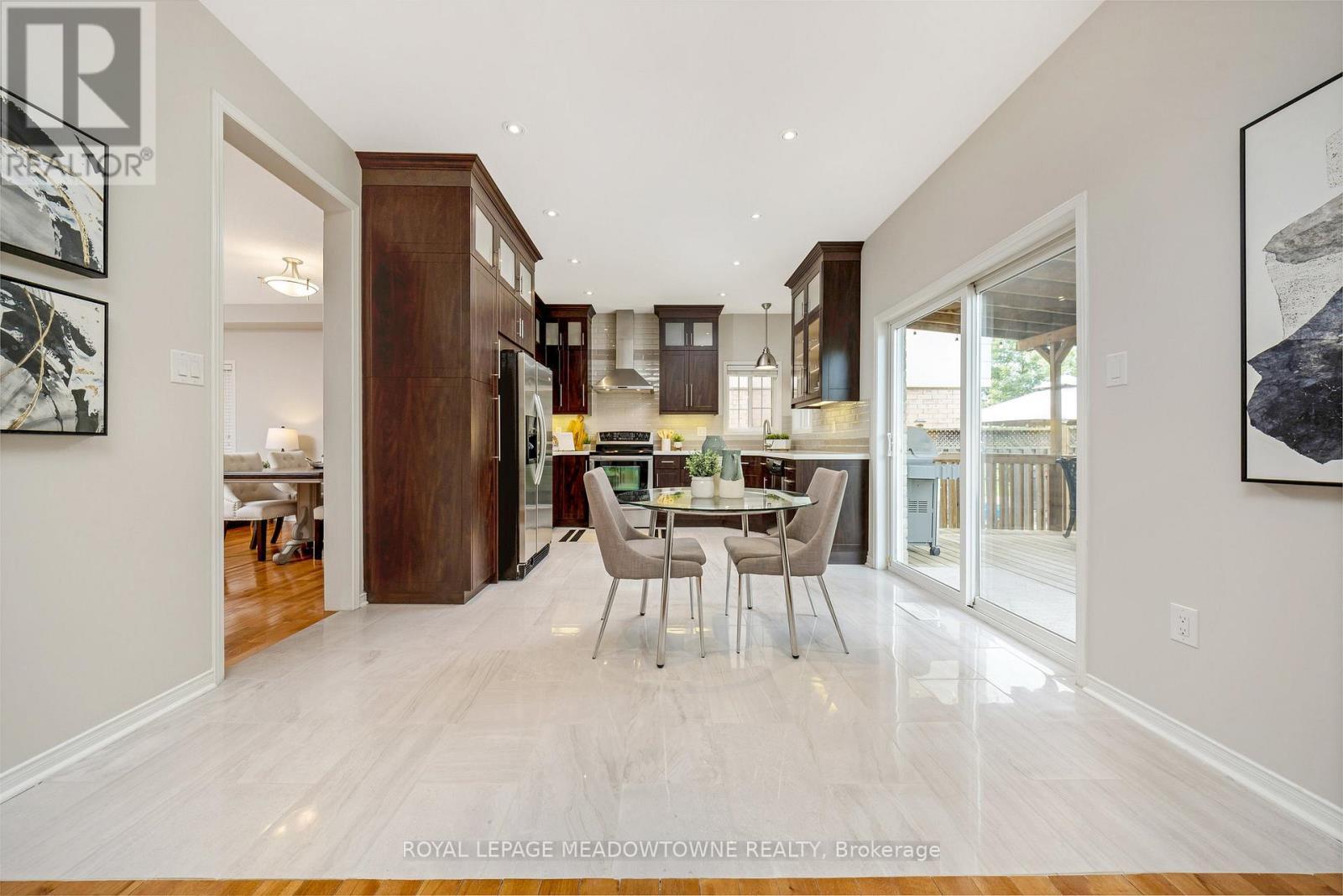 












996 VICKERMAN WAY

,
Milton,




Ontario
L9T0J6

