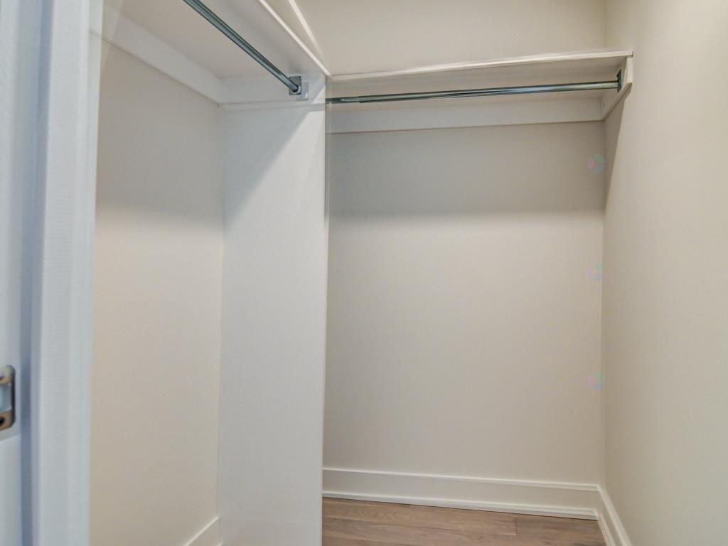









1288


Rue St-Antoine O.

, 4905,
Montréal (Ville-Marie),




QC
H3C0X6


