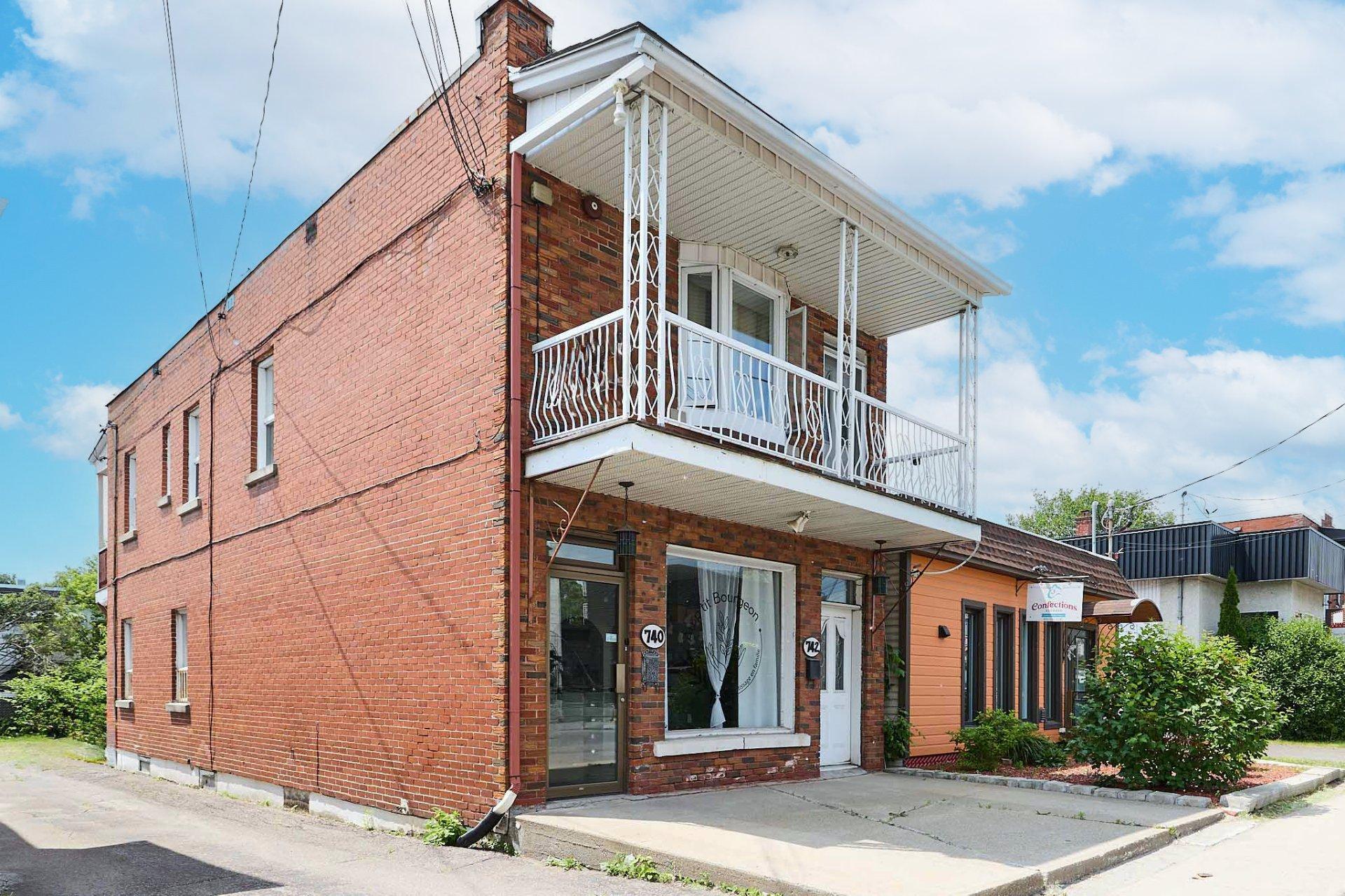 









740

 - 742


Rue St-Georges (St-Jerome)

,
Saint-Jérôme,




QC
J7Z5C6


