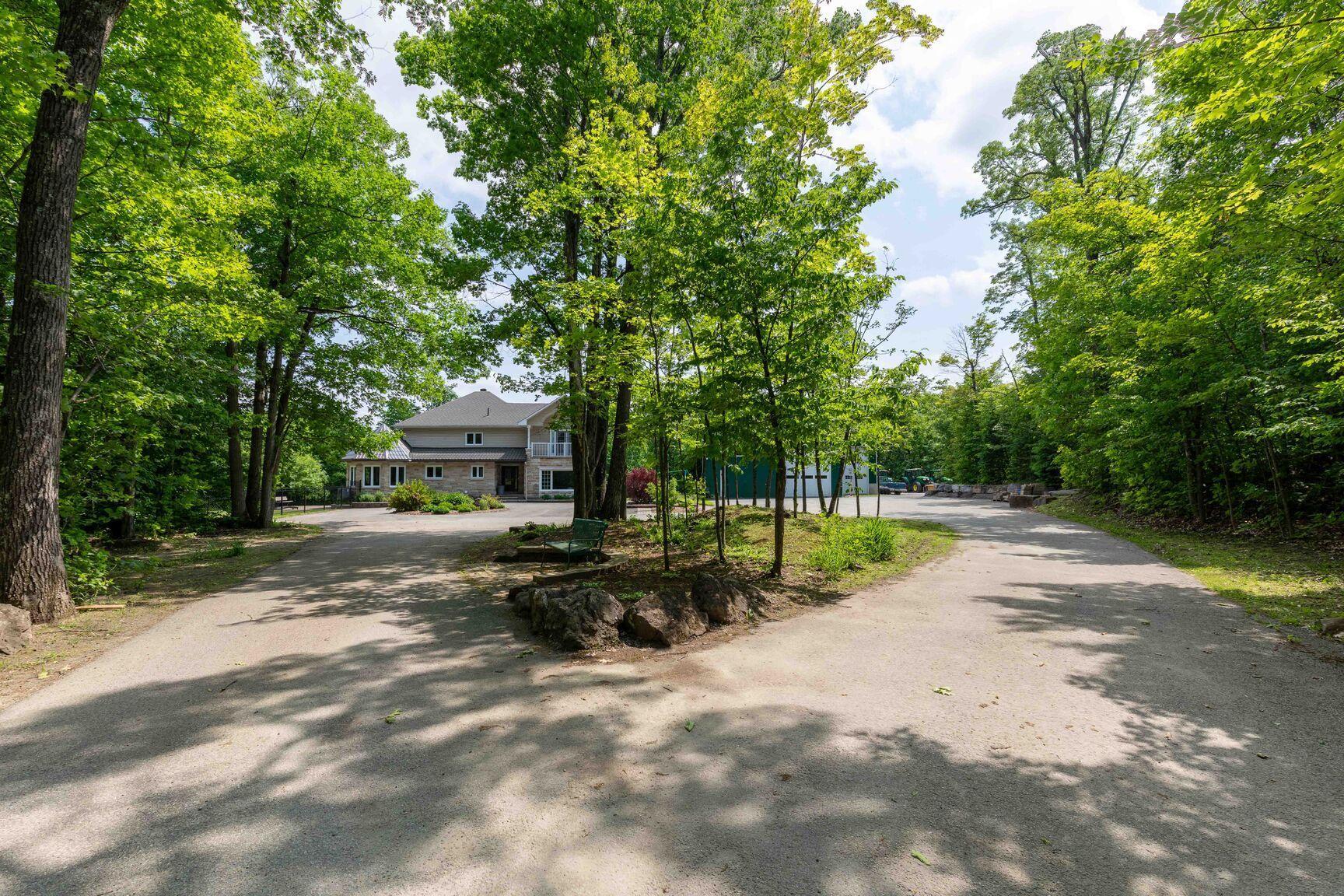 









146


Ch. du 6e-Rang

,
Val-des-Monts,




QC
J8N7R3

