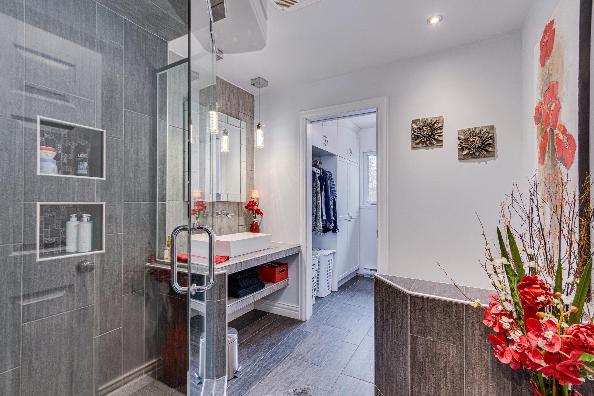









146


Ch. du 6e-Rang

,
Val-des-Monts,




QC
J8N7R3

