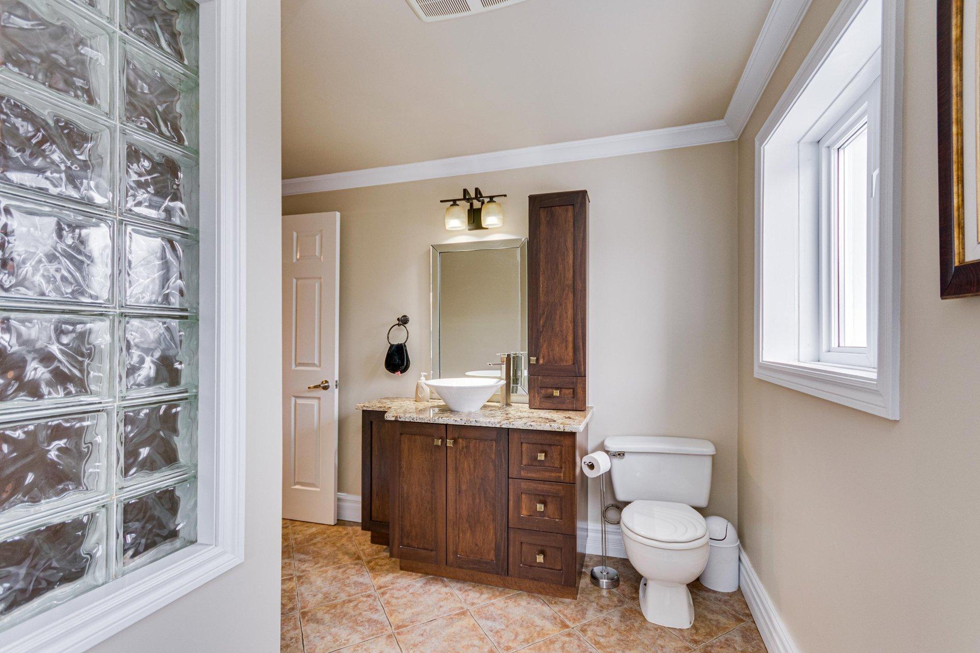 









146


Ch. du 6e-Rang

,
Val-des-Monts,




QC
J8N7R3

