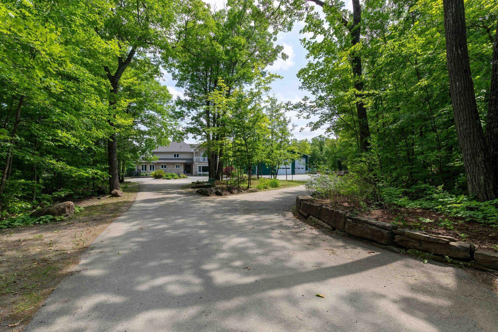 









146


Ch. du 6e-Rang

,
Val-des-Monts,




QC
J8N7R3

