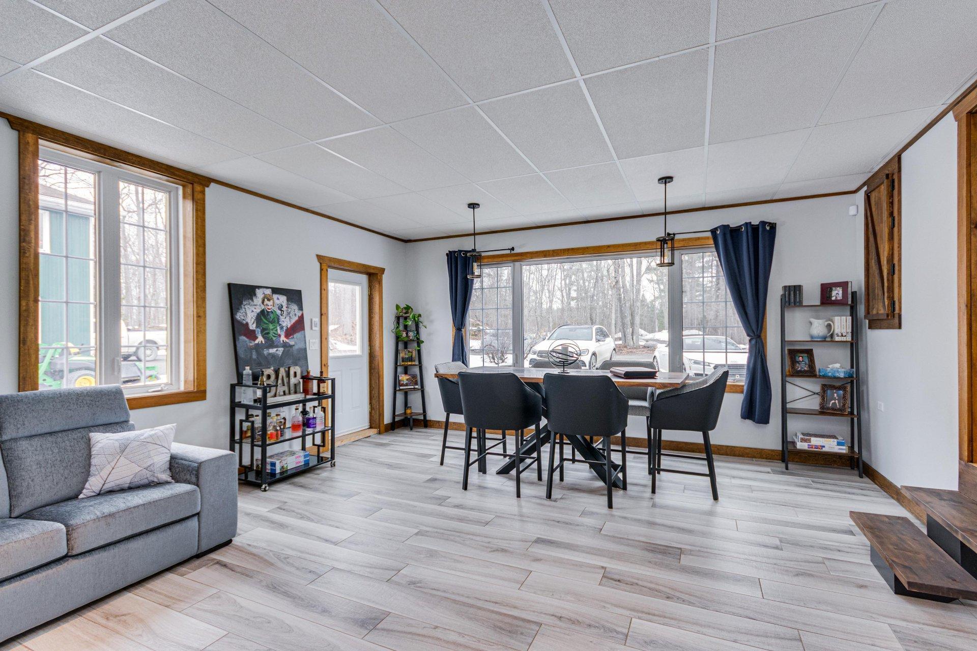 









146


Ch. du 6e-Rang

,
Val-des-Monts,




QC
J8N7R3

