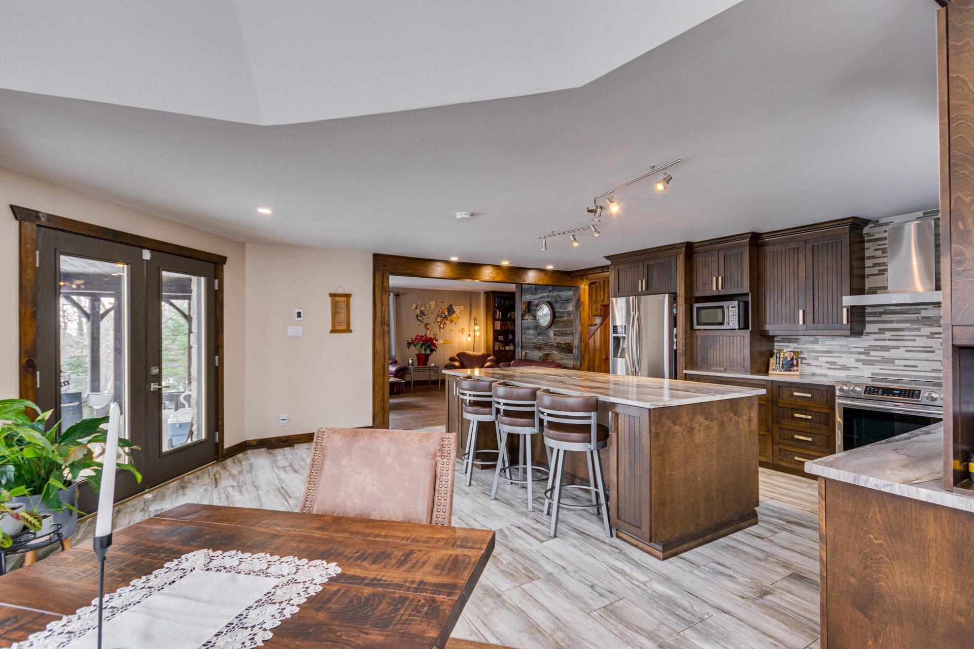 









146


Ch. du 6e-Rang

,
Val-des-Monts,




QC
J8N7R3

