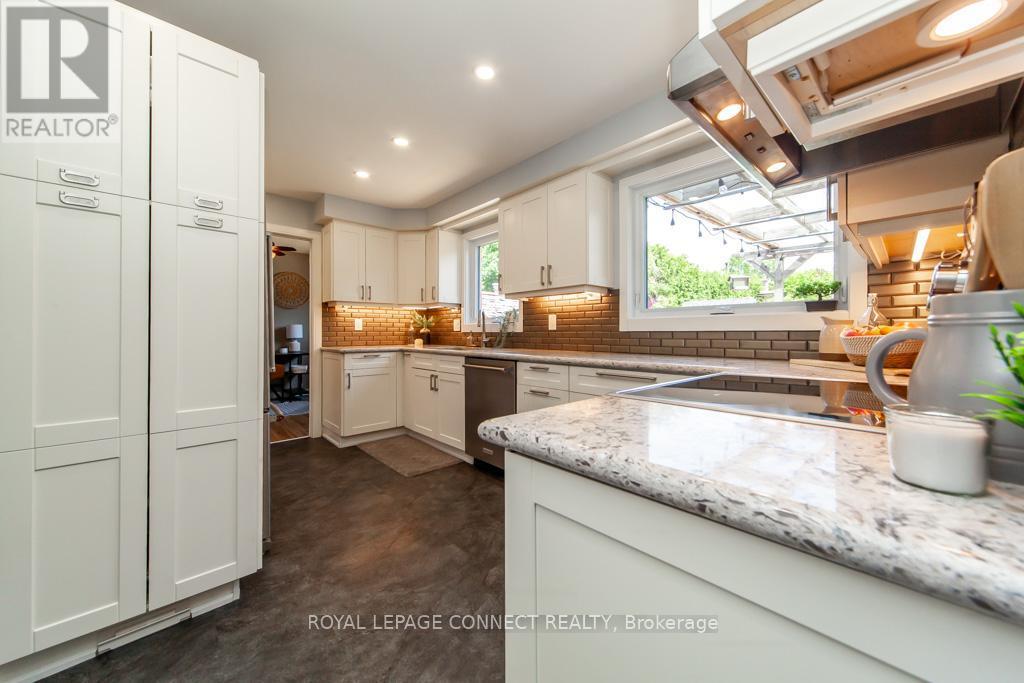 












98 CHESTER CRESCENT

,
Scugog,




Ontario
L9L1K8

