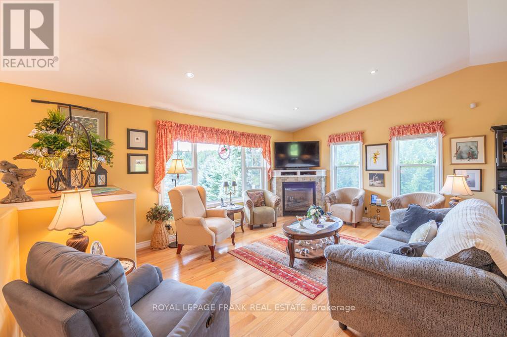 












406 LAKEHURST CIRCLE ROAD

,
Trent Lakes,




Ontario
K0L1J0

