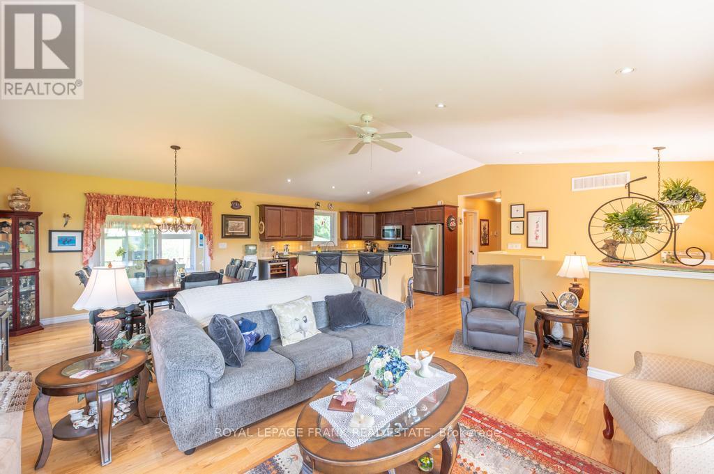 












406 LAKEHURST CIRCLE ROAD

,
Trent Lakes,




Ontario
K0L1J0

