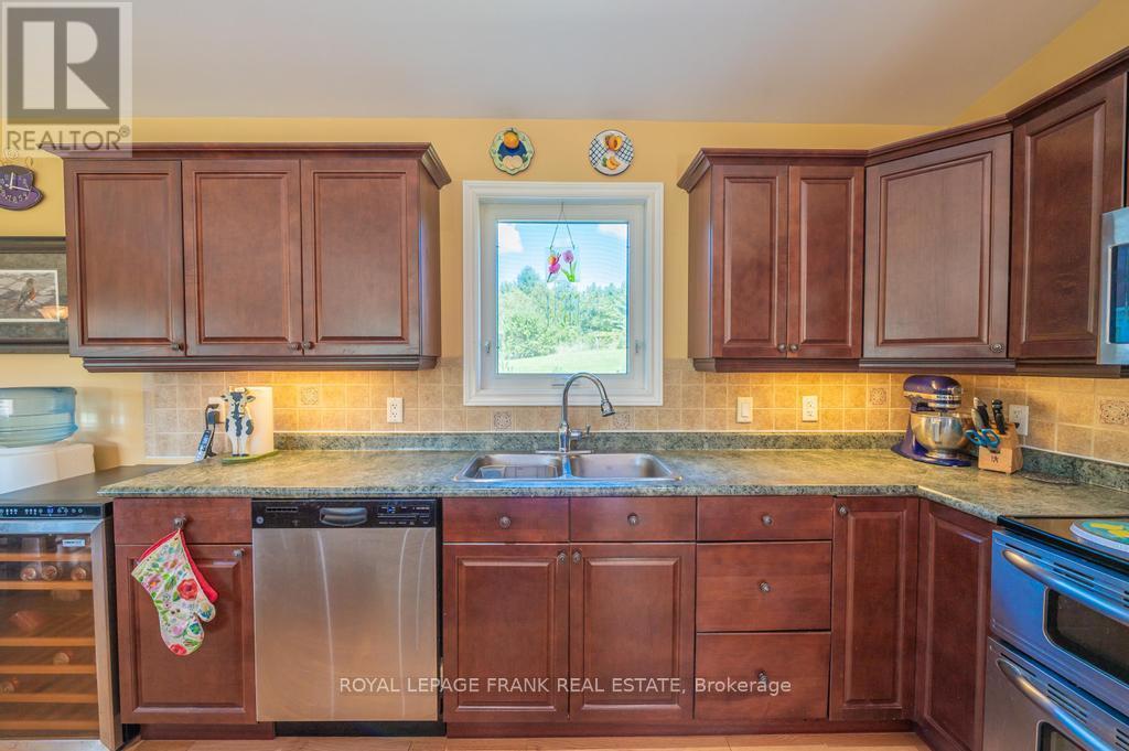 












406 LAKEHURST CIRCLE ROAD

,
Trent Lakes,




Ontario
K0L1J0

