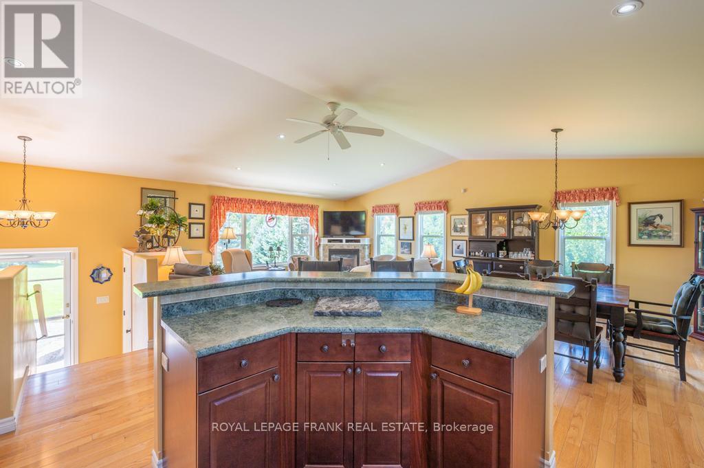 












406 LAKEHURST CIRCLE ROAD

,
Trent Lakes,




Ontario
K0L1J0

