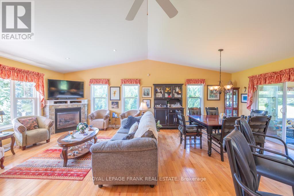 












406 LAKEHURST CIRCLE ROAD

,
Trent Lakes,




Ontario
K0L1J0

