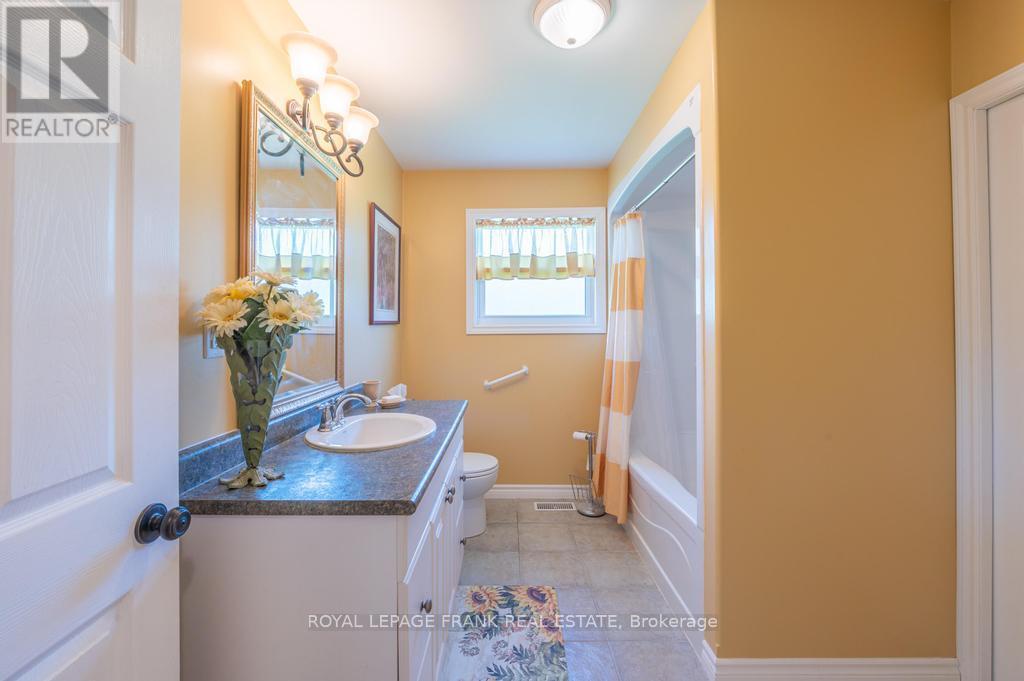 












406 LAKEHURST CIRCLE ROAD

,
Trent Lakes,




Ontario
K0L1J0

