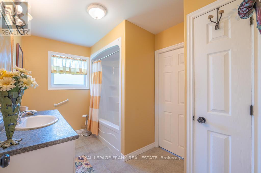 












406 LAKEHURST CIRCLE ROAD

,
Trent Lakes,




Ontario
K0L1J0

