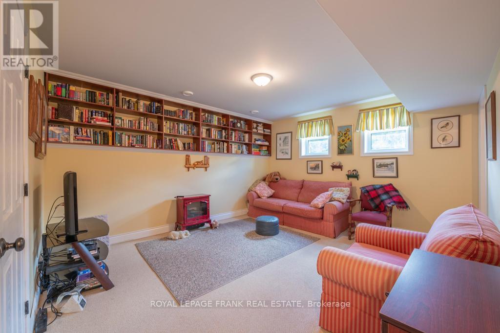 












406 LAKEHURST CIRCLE ROAD

,
Trent Lakes,




Ontario
K0L1J0

