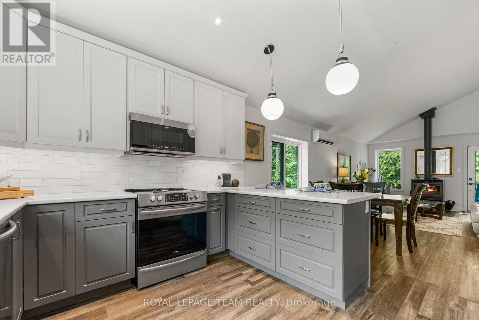 












554 POPLAR WAY

,
Greater Madawaska,




Ontario
K0J1H0

