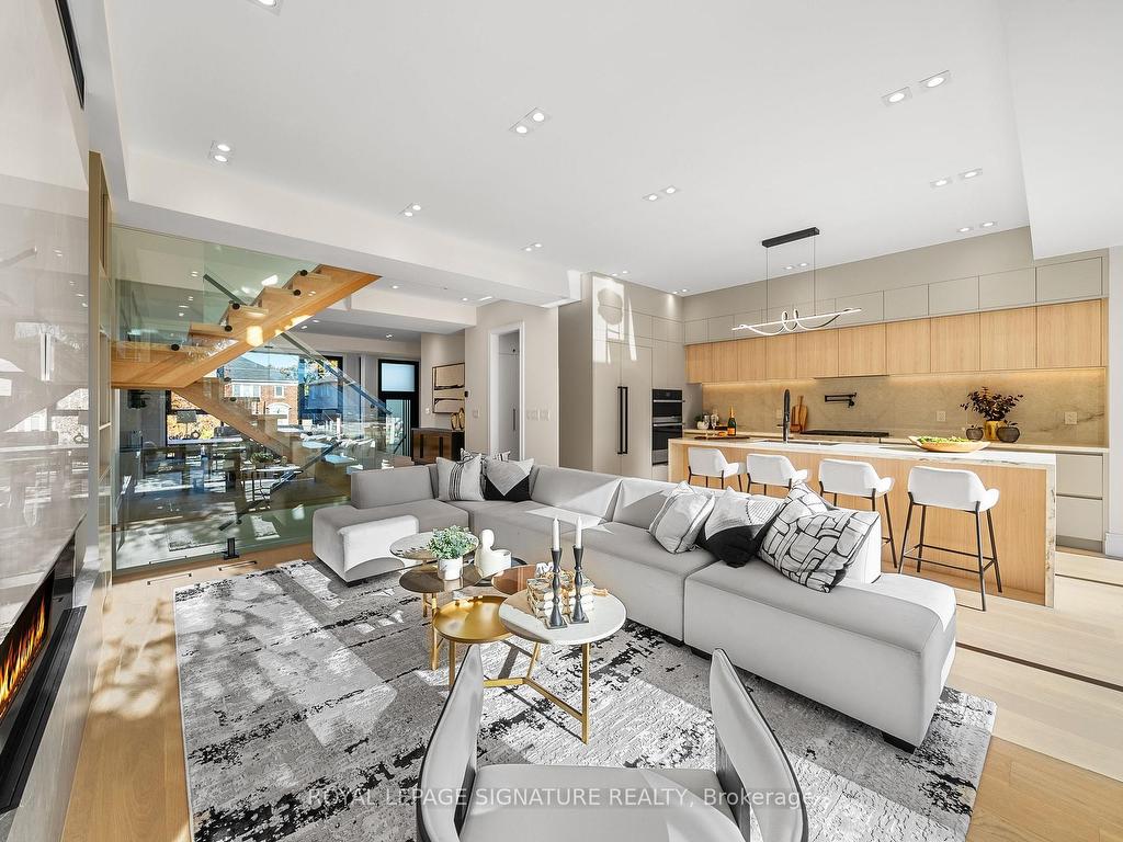 









551


Broadway

Avenue,
Toronto,




ON
M4G 2S2

