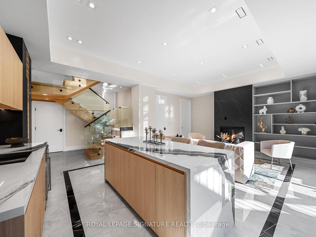 









551


Broadway

Avenue,
Toronto,




ON
M4G 2S2


