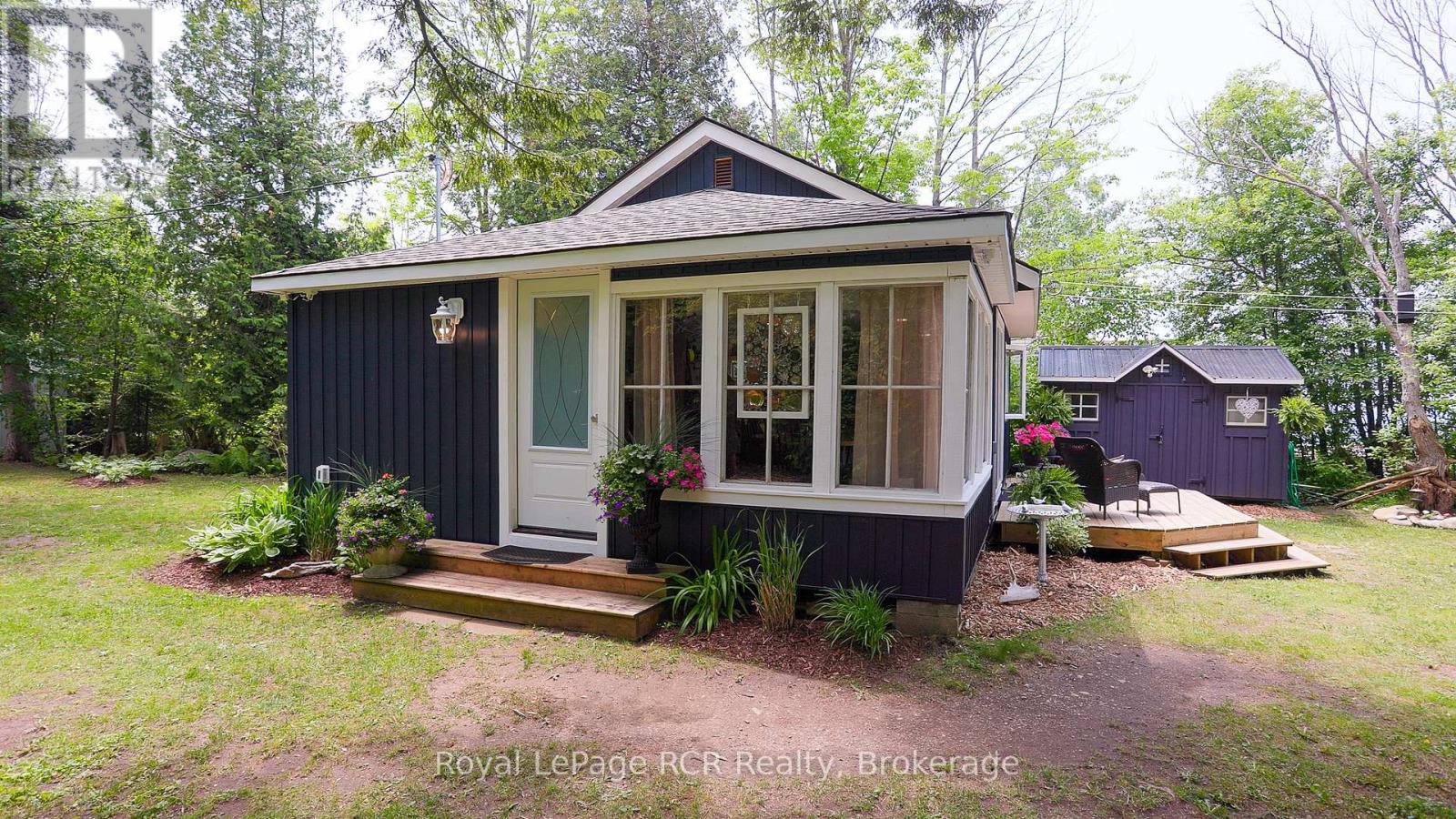 












809 BRUCE ROAD 13 ROAD

,
Native Leased Lands,




Ontario
N0H2L0

