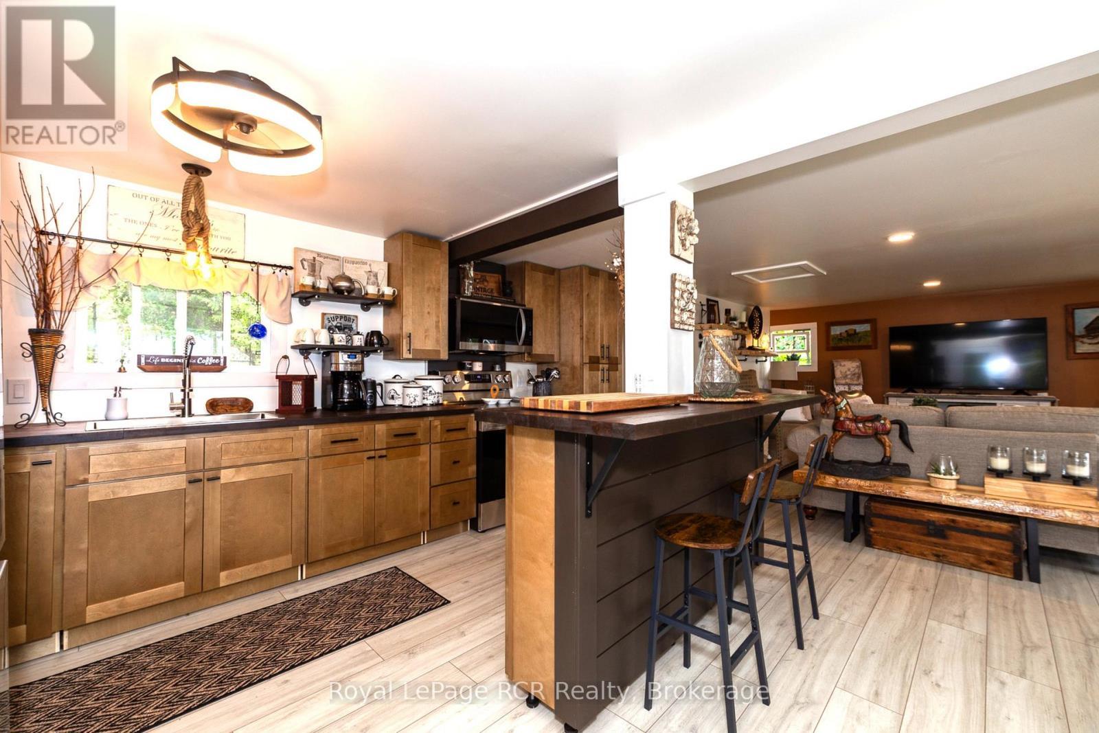 












809 BRUCE ROAD 13 ROAD

,
Native Leased Lands,




Ontario
N0H2L0

