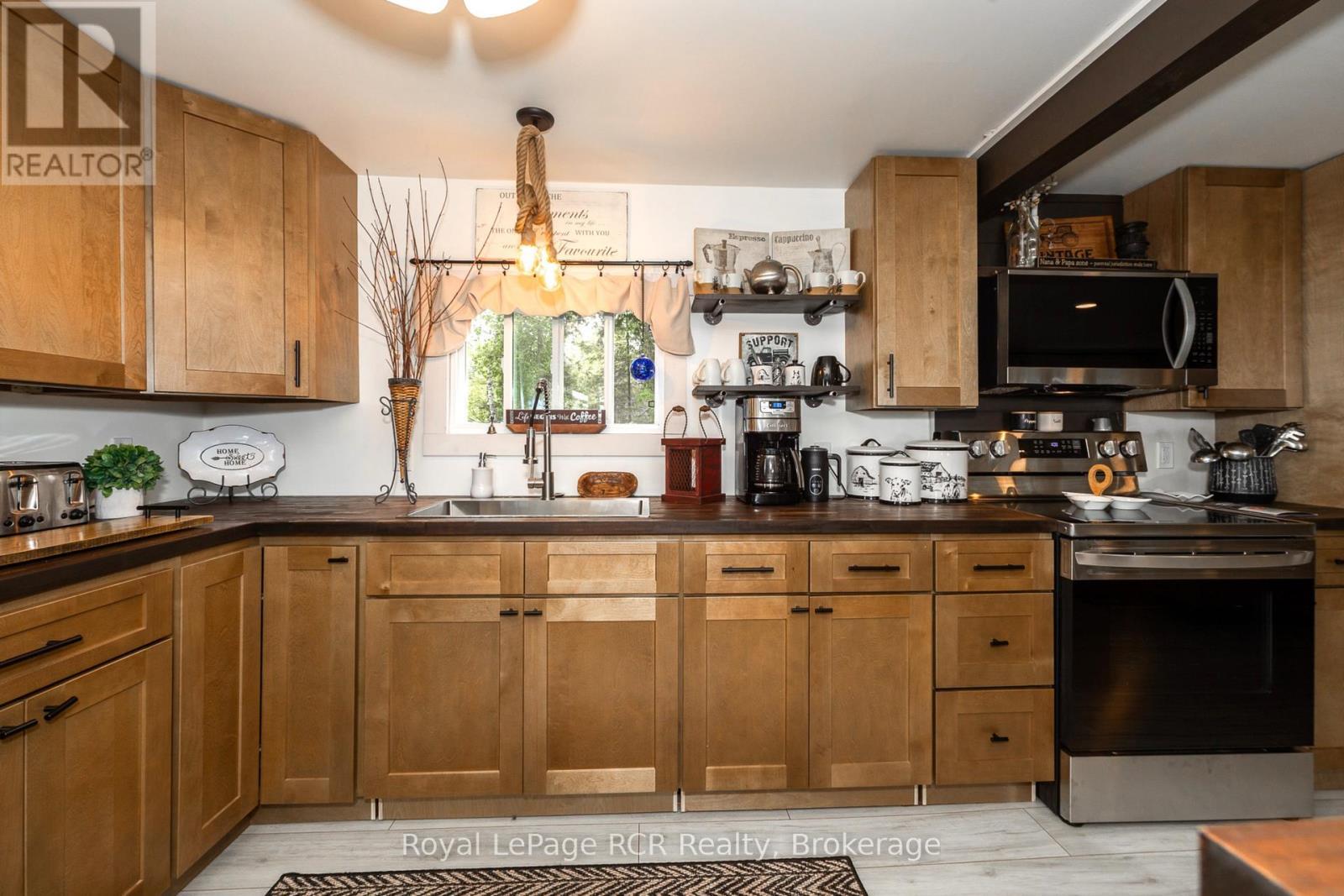 












809 BRUCE ROAD 13 ROAD

,
Native Leased Lands,




Ontario
N0H2L0

