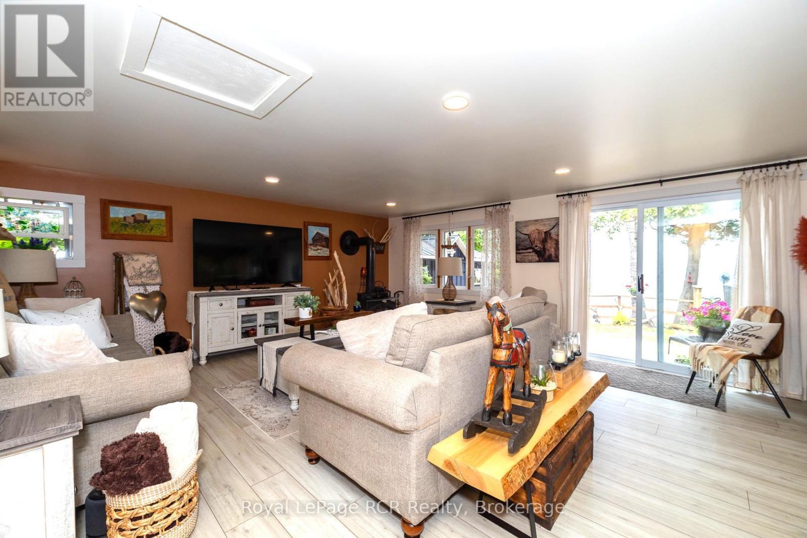 












809 BRUCE ROAD 13 ROAD

,
Native Leased Lands,




Ontario
N0H2L0

