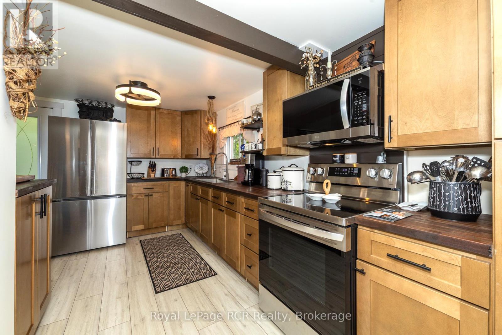 












809 BRUCE ROAD 13 ROAD

,
Native Leased Lands,




Ontario
N0H2L0

