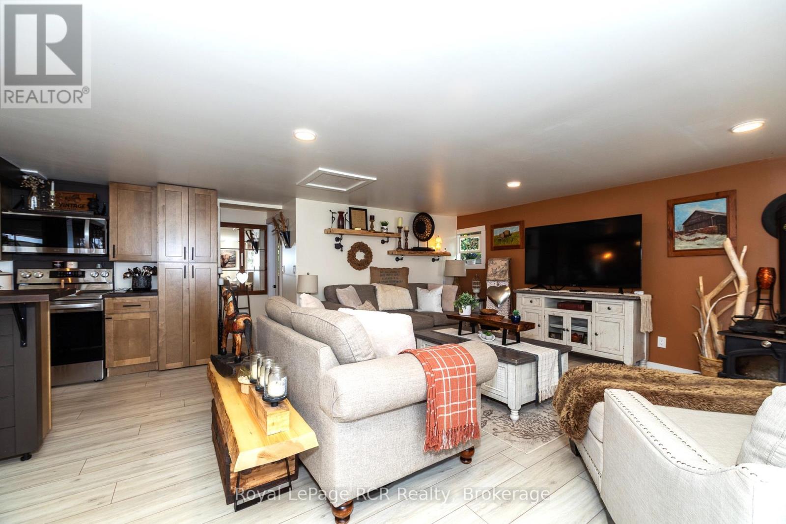 












809 BRUCE ROAD 13 ROAD

,
Native Leased Lands,




Ontario
N0H2L0

