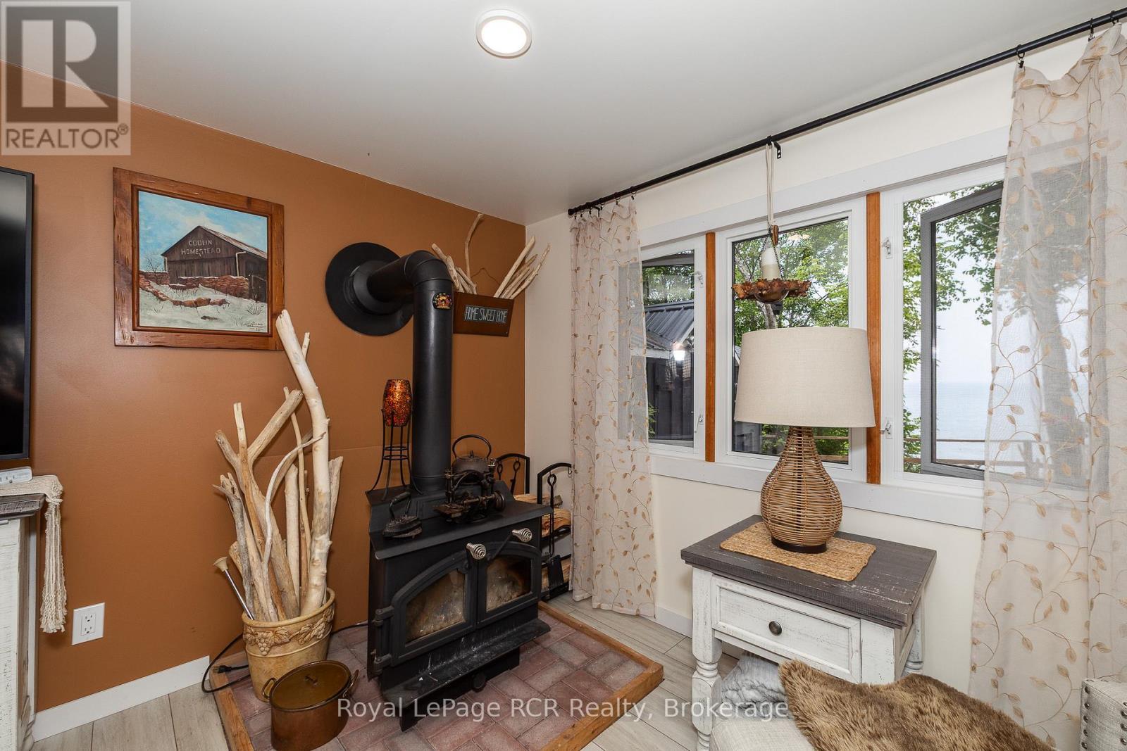 












809 BRUCE ROAD 13 ROAD

,
Native Leased Lands,




Ontario
N0H2L0

