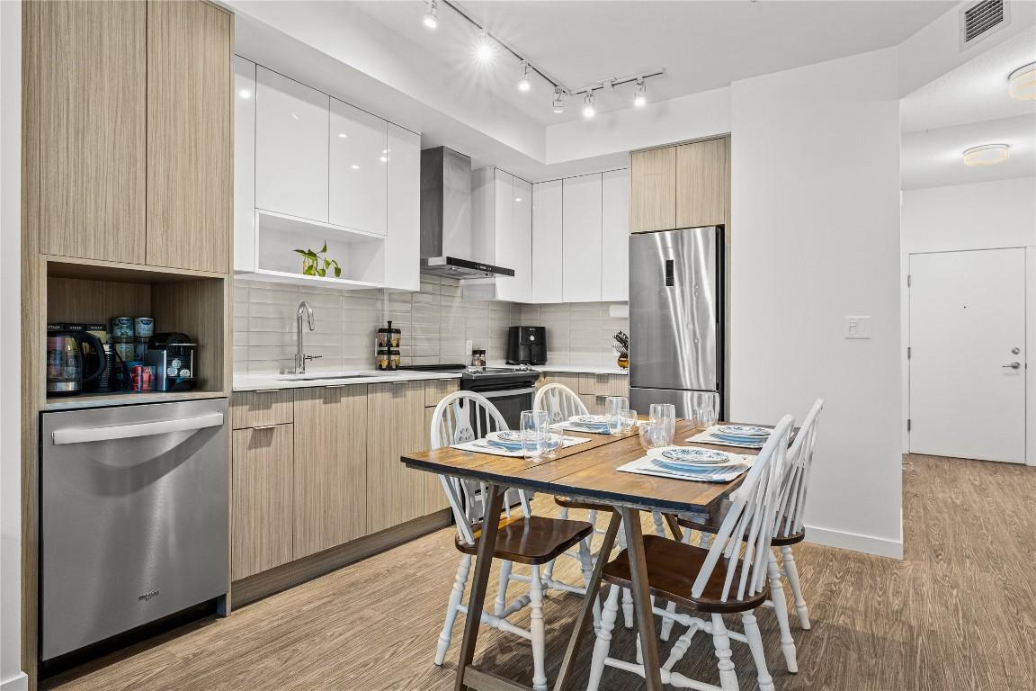 









1770


Richter

Street, 123,
Kelowna,




BC
V1Y 0E6

