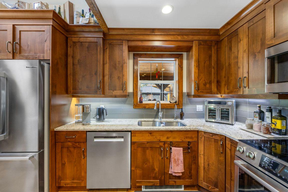 









6241


33

Highway,
Carmi,




BC
V0H 1A0

