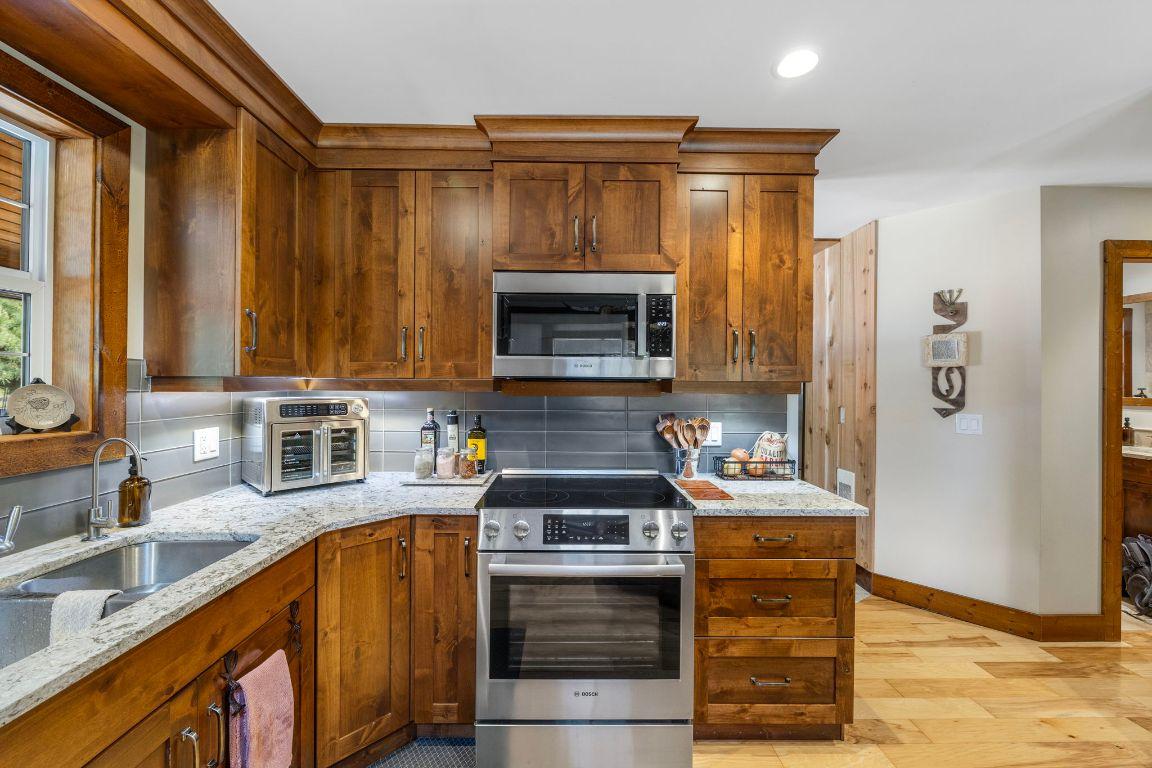 









6241


33

Highway,
Carmi,




BC
V0H 1A0

