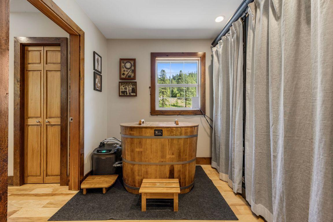 









6241


33

Highway,
Carmi,




BC
V0H 1A0

